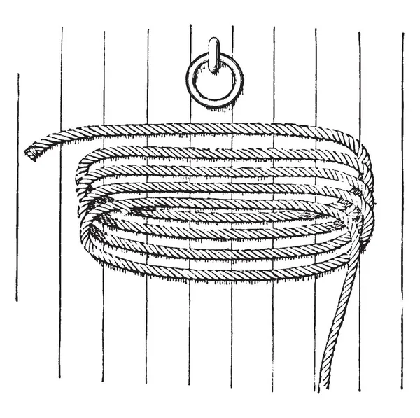 ロープに巻かれているデッキで偽物円またはケーブルまたは艦船用ホーサーの巻上げの つそれはコイル ビンテージの線描画や彫刻イラストであると — ストックベクタ