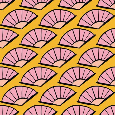 Pembe yelpaze, koyu sarı arka planda pürüzsüz desen.