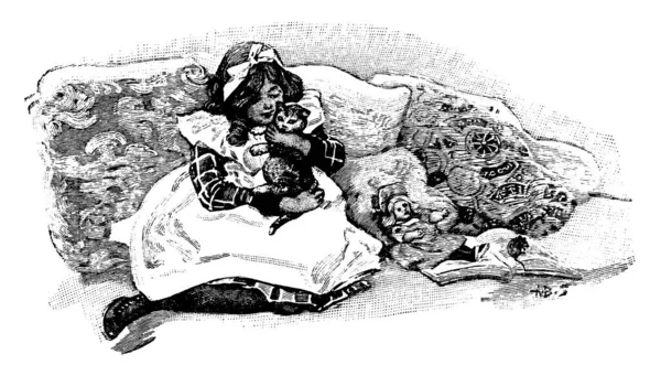 彼女の頭の上に花輪でローズという名前の小さな女の子抱っこ彼女の子猫によってベッドの上に座って人形や本 ヴィンテージラインの描画や彫刻イラスト — ストックベクタ