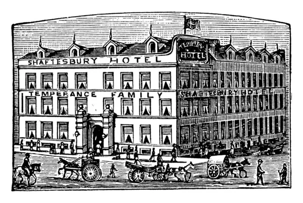 Shaftesbury酒店是一座大型建筑 有多个窗户和推车在外面移动 有复古线条或雕刻插图 — 图库矢量图片