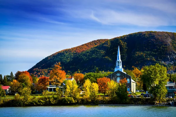 Mont-Saint-Hilaire Quebec dağı Sonbaharda