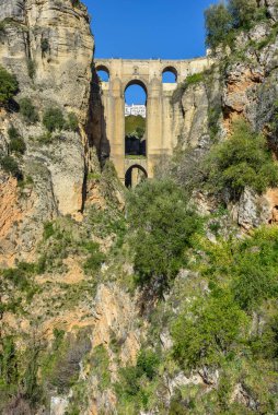 İspanya 'nın Ronda kentindeki yeni taş köprünün manzarası