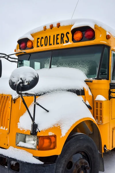 Escola Fechada Devido Ônibus Pego Tempestade Neve — Fotografia de Stock