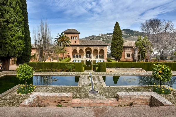 西班牙格拉纳达的Alhambra园和Generalife园 — 图库照片