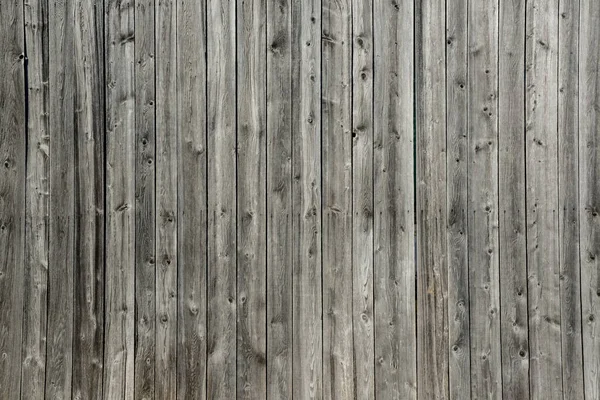 阳光明媚的魁北克省的垂直和乡村灰色木板谷仓墙壁 免版税图库照片