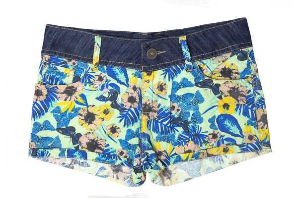 Beyaz arka planda izole kadın renkli şort