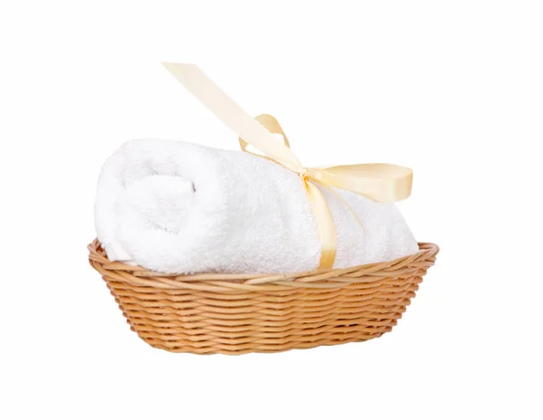 Mossy Biały Walcowany Ręcznik Wiklinowym Koszu Izolowane Białym Tle — Zdjęcie stockowe