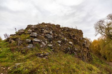 Antik taş duvarlar. Harabeler.