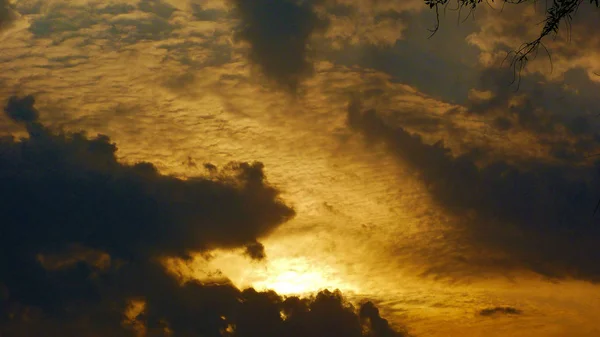 Sonnige Wolken — Stockfoto