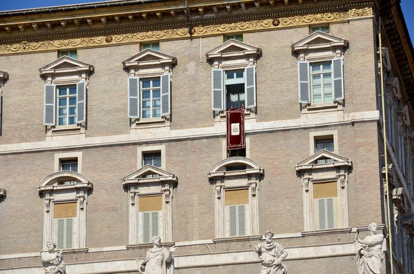 Paus Het Venster Van Vaticaanse Bibliotheek Peter Square — Stockfoto