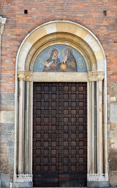 Porta Uma Igreja Milão — Fotografia de Stock