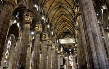 Milan katedralinin içinde