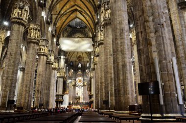 Milan katedralinin içinde