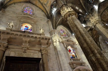 Milan katedralinin içinde