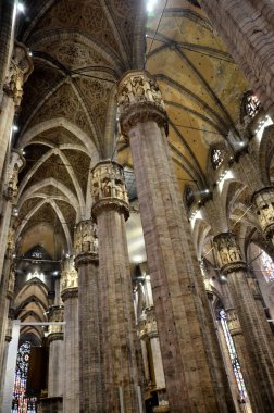 Milan katedralinin içinde