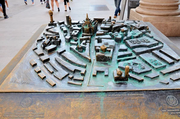 Modèle Bronze Centre Historique Milan — Photo