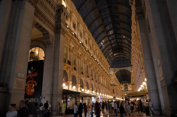 Dentro Das Famosas Galerias Compras Milão Noite — Fotografia de Stock