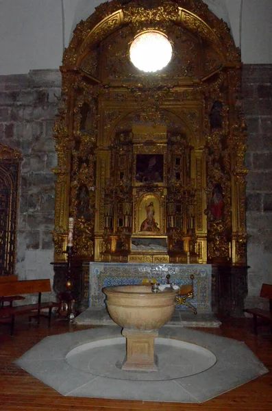 バジャドリードの歴史的教会の黄金の祭壇 — ストック写真