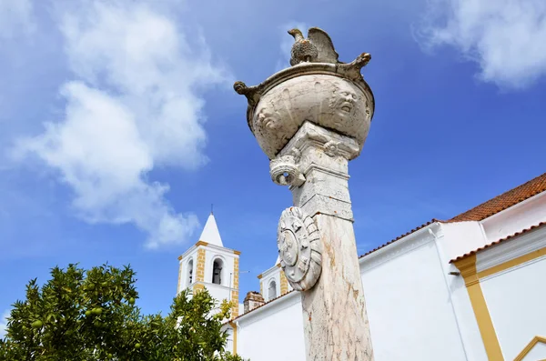 Monumento Numa Aldeia Histórica Alentejo — Fotografia de Stock