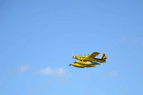 Yellow Seaplane Firefighting Flying — Stock Photo, Image