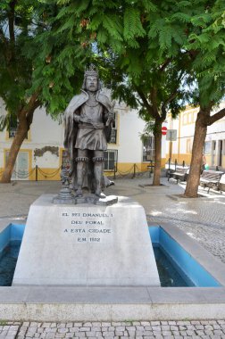 Kral I. Manuel Elvas 'ta heykel