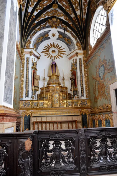エルヴァスの歴史的教会の祭壇 — ストック写真