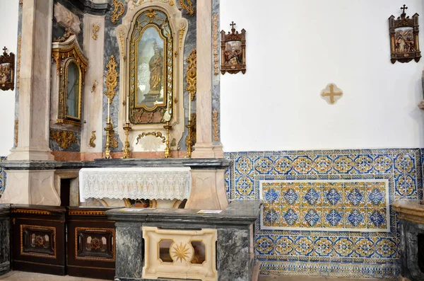 エルヴァスの歴史的教会の豊かな祭壇 — ストック写真