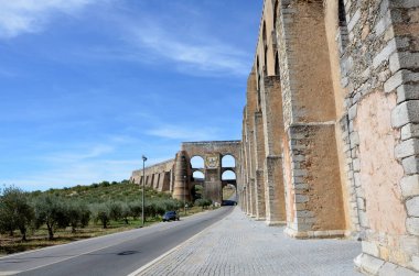 Elvas şehrinde Roma su kemeri