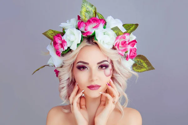 Bela Jovem Mulher Beleza Moda Retrato Com Coroa Coroa Headband — Fotografia de Stock