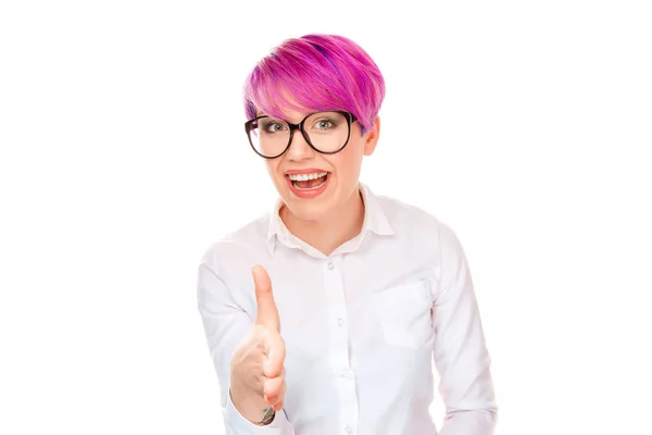 Retrato Close Jovem Cabelo Magenta Rosa Mulher Sorridente Estudante Agente — Fotografia de Stock