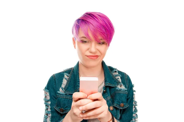 Mujer Escéptica Mirando Mensajes Texto Teléfonos Móviles Que Reciben Mensaje — Foto de Stock