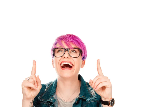 Aantrekkelijke Lachende Lachen Verrast Vrouw Presenteren Kopie Ruimte Geïsoleerd Een — Stockfoto