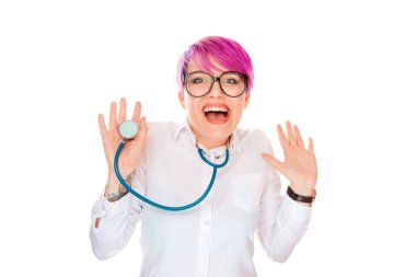 Eller genç bin yıllık kadın gözlük tutan kameraya anlamlı bir şekilde beyaz arka plan üzerinde seyir yukarıya ve giyen stetoskop