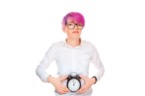 Mulher Infeliz Sorrindo Tristemente Segurando Relógio Barriga Mostrando Que Seu — Fotografia de Stock
