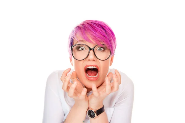 Тисячолітня Випадкова Жінка Рожевою Зачіскою Окулярах Кричить Від Страху Глибоко — стокове фото