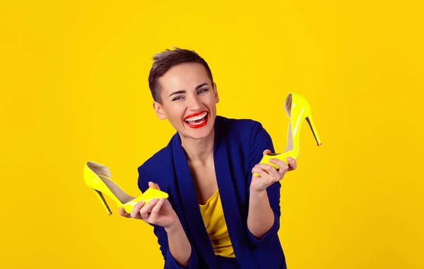 Closeup Retrato Feliz Animado Jovem Mulher Comprando Sapatos Salto Alto — Fotografia de Stock