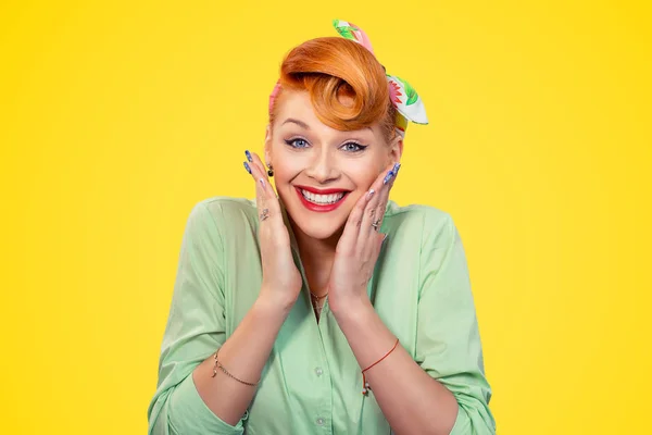 Shocked Surprised Stunned Closeup Redhead Woman Pretty Pinup Girl Green — Stock Photo, Image