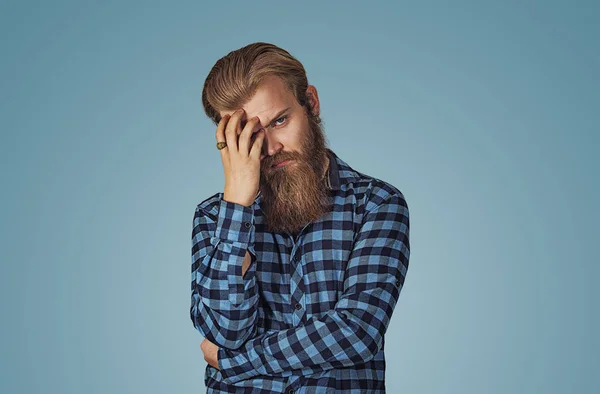 Retrato Close Triste Jovem Bonito Barbudo Com Preocupado Expressão Rosto — Fotografia de Stock