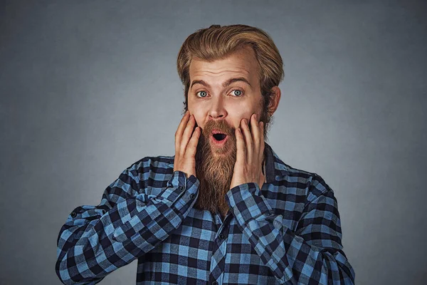 Homem Surpreso Gritar Choque Homem Hipster Com Barba Camisa Xadrez — Fotografia de Stock