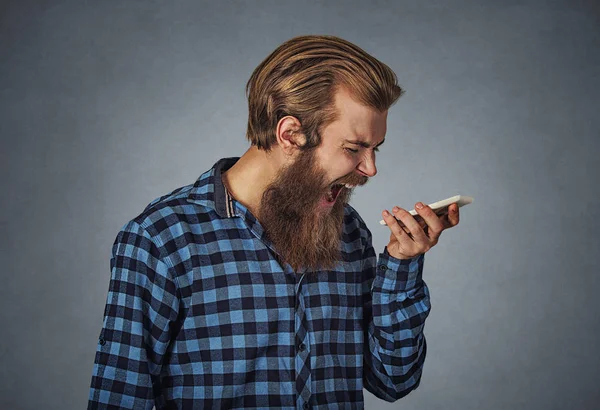 Perfil Lateral Retrato Jovem Irritado Gritando Telefone Celular Homem Hipster — Fotografia de Stock