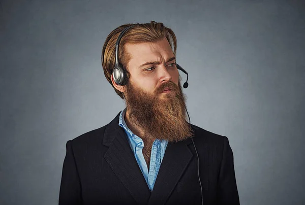 Homem Bonito Trabalhando Como Serviço Cliente Usando Fone Ouvido Atender — Fotografia de Stock