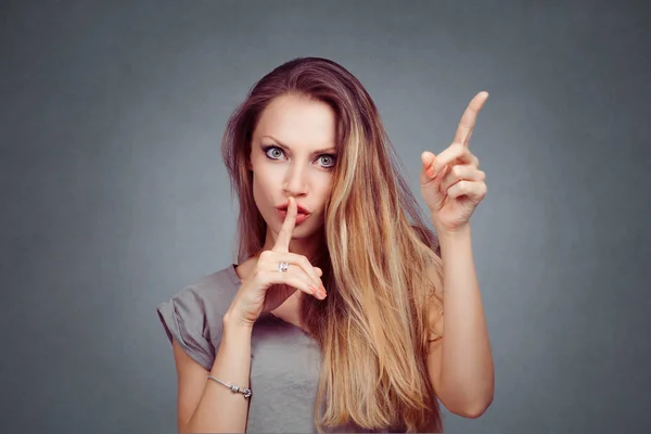 Shh Mujer Enojada Mostrando Shh Silencio Gesto Señal Silencio Con — Foto de Stock