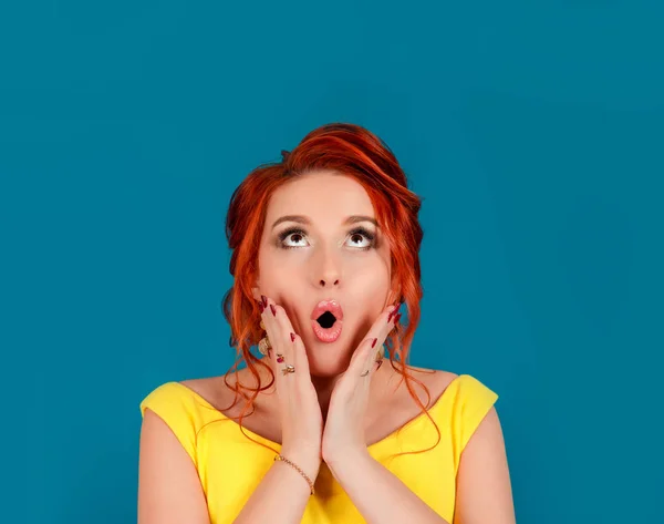 Portrait Shocked Girl Looking Copy Space Open Mouth Hands Cheeks — Stock Photo, Image