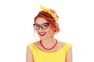 Gülümse. Beyaz arka plan duvar gülüyor sevimli güzel güzel çekici genç mutlu kadın, gülümseyen, öğrenci portre baş shot kadar kapatın. Duygu, tutum, algı olumlu duygu yüz ifadesi