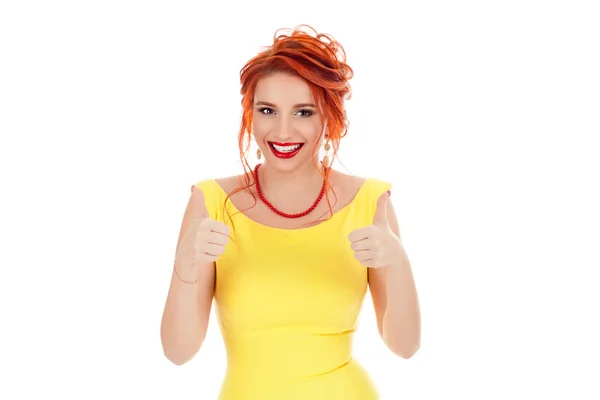 Mujer Caucásica Joven Feliz Vistiendo Vestido Amarillo Collar Coral Con — Foto de Stock