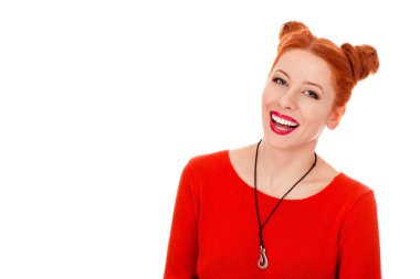 heyecanlı gülümseyen kadın gülüyor,