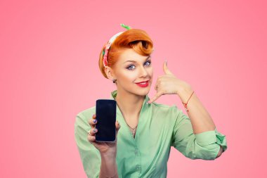 Beni ara. Telefon boş ekranı gösteren stil kız kadar pin