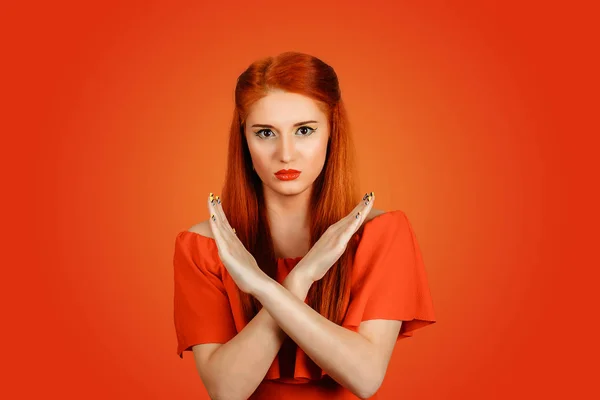 Jovem mulher mostrando tempo fora de mão gesto — Fotografia de Stock