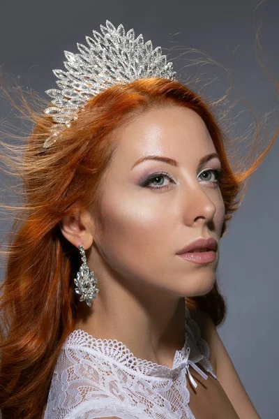 Regina Frumuseţii Femeie Profil Care Deține Coroana Diamant Cap Rochie — Fotografie, imagine de stoc