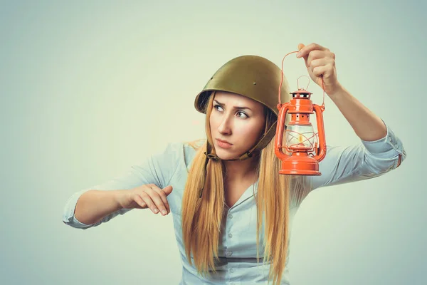 Mujer Armadura Militar Equipo Casquillo Segunda Guerra Mundial Período Celebración Imagen De Stock